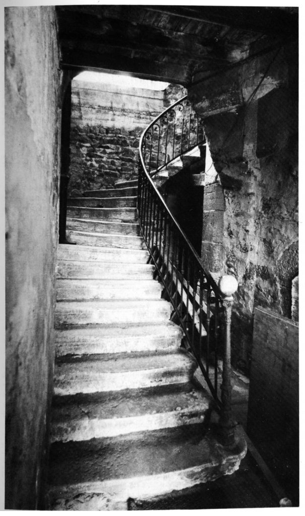 Escalier à vis (Reste du château) - Accès par la Placette des Ormeaux