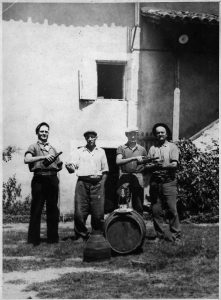 Maison VÉRICEL - Cultivateurs buvant du vin - Tonneau