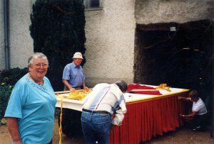 19 septembre 1999 : préparation du char pour les 2 cloches 19 septembre 1999 : préparation du char pour les 2 cloches