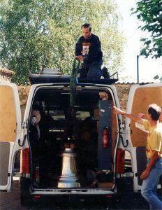 20 septembre 1999 : arrivée des cloches à Brindas 20 septembre 1999 : arrivée des cloches à Brindas