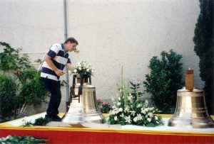 20 septembre 1999 : les cloches sur le char 20 septembre 1999 : les cloches sur le char