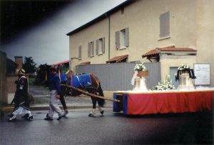 25 septembre 1999 : les cloches sur le char 25 septembre 1999 : les cloches sur le char