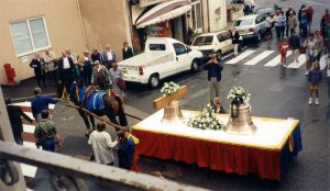 25 septembre 1999 : les cloches sur le char 25 septembre 1999 : les cloches sur le char