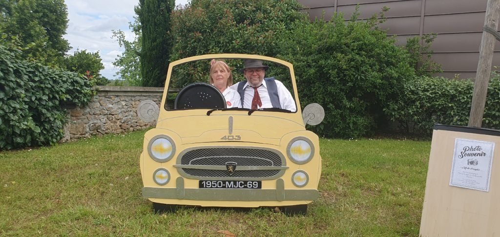 Christiane & Michael – Peugeot 403
