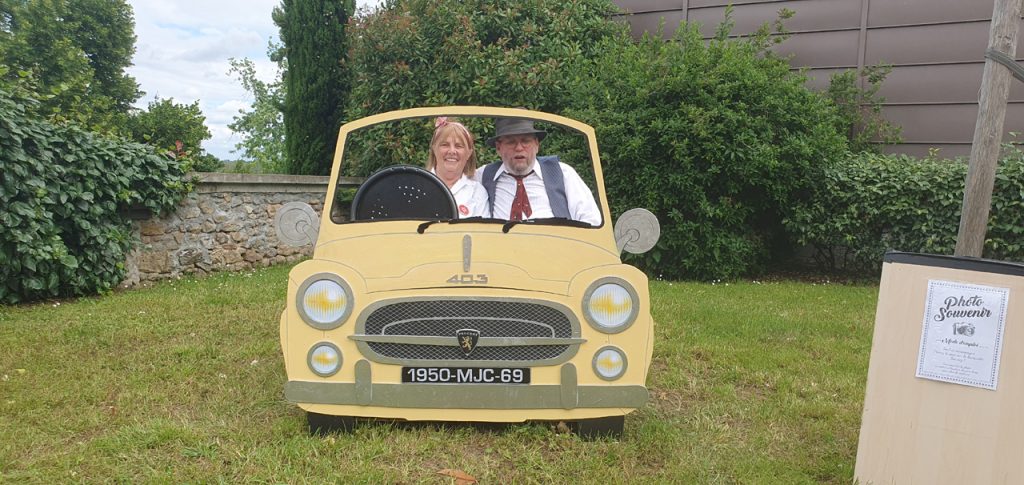Christiane & Michael – Peugeot 403