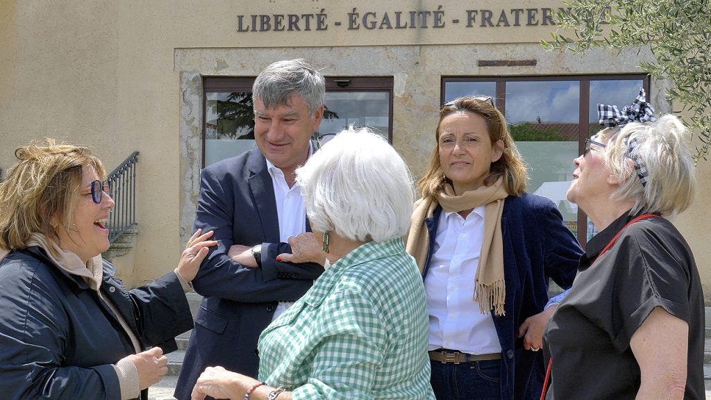 Les officiels (région, canton, département) – Mairie – Place de Verdun
